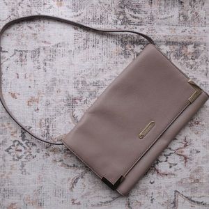 MICHAEL KORS shoulder bag with detachable strap to make a clutch